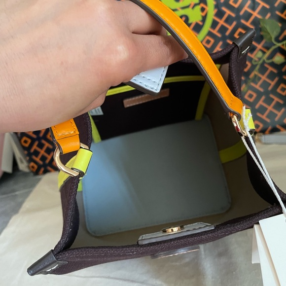 New✨authentic blake canvas color -block bucket bag - Picture 8 of 15